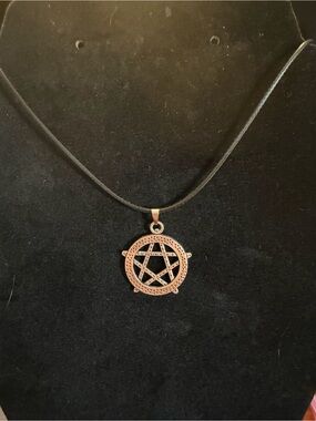 ✴️New✴️Pentagram Pendant Necklace Silver